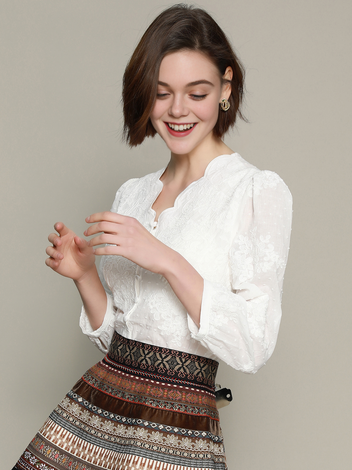 Besondere Dirndl Bluse in Weiß