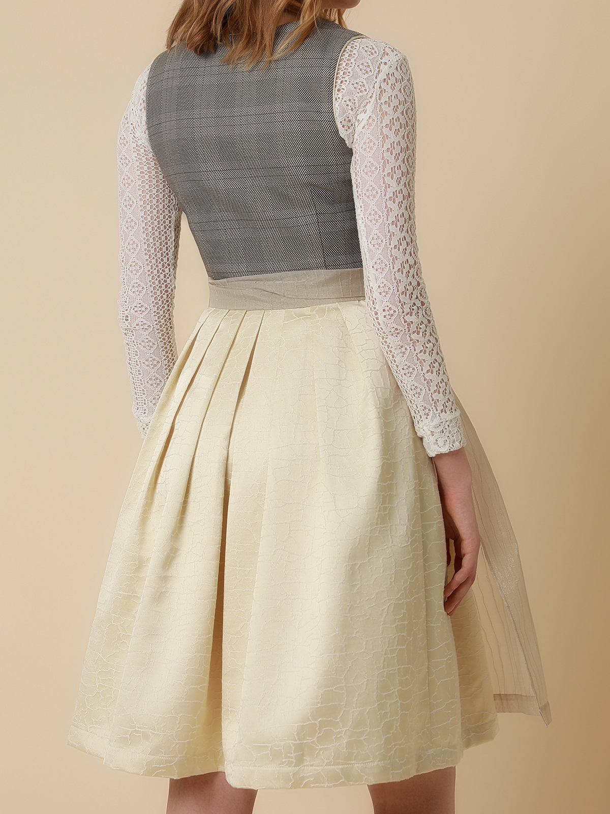 Dirndl fliederfarben in eleganter Ausführung