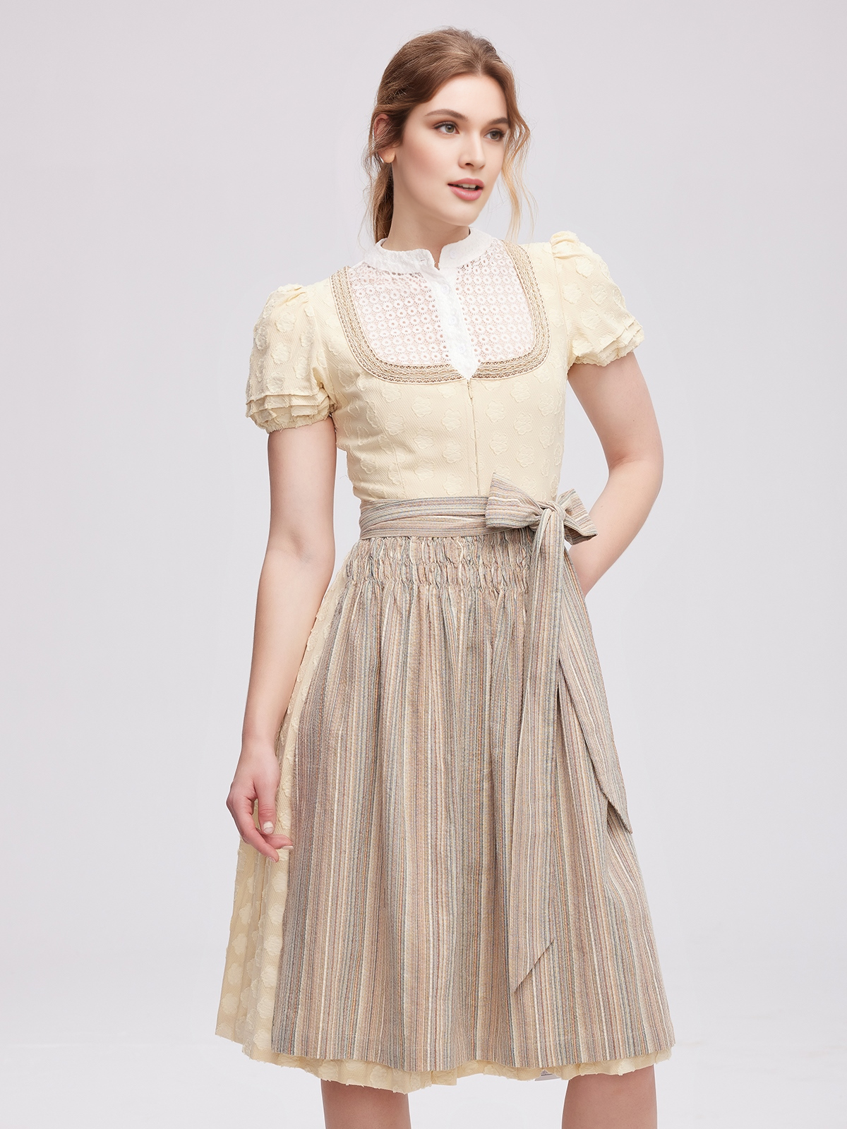 Stylisches gelbes Dirndl