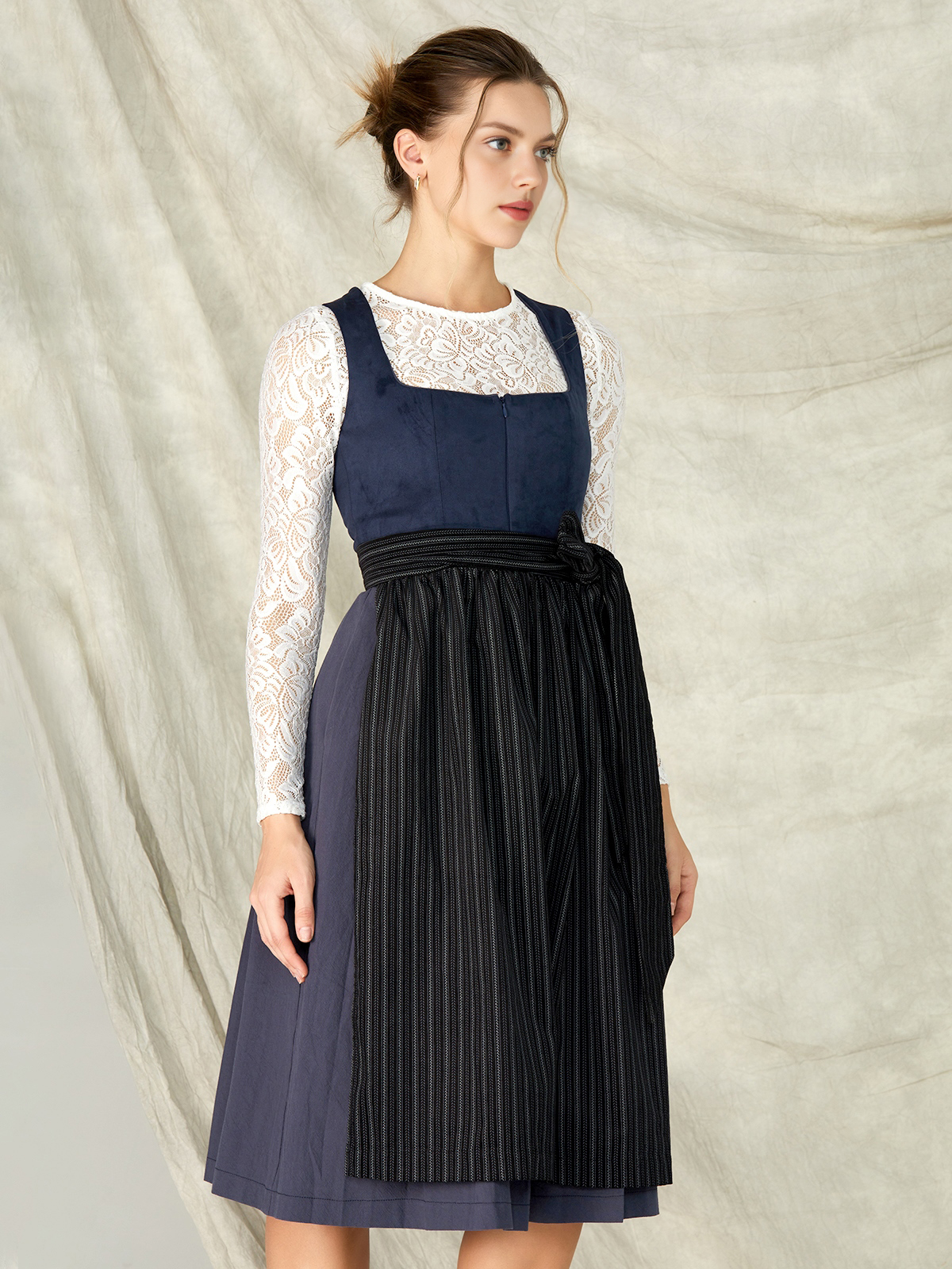 Langarm Dirndlbluse in Blau