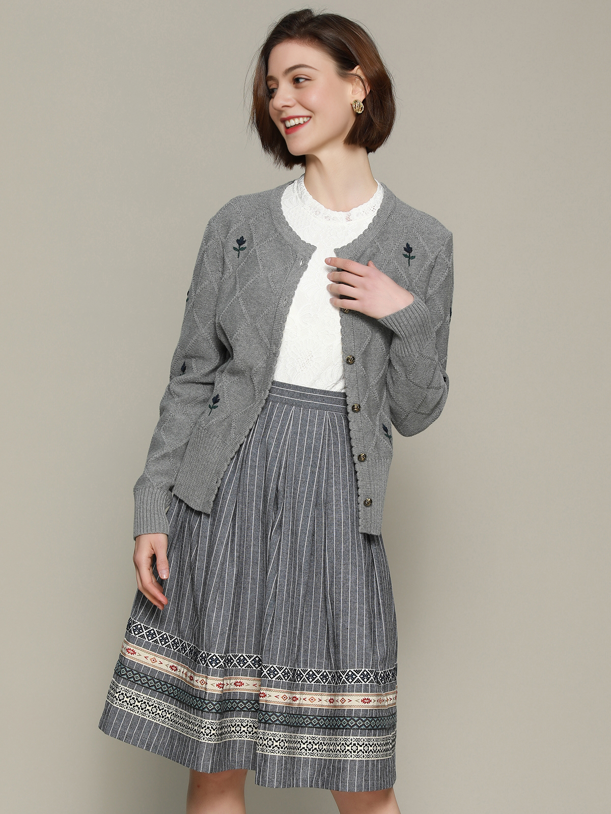 Spitzenbluse Dirndl in Grau