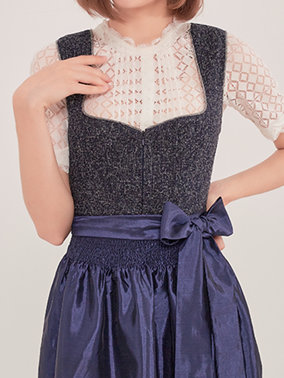 Dirndl Schwarz Beige in eleganter Ausführung