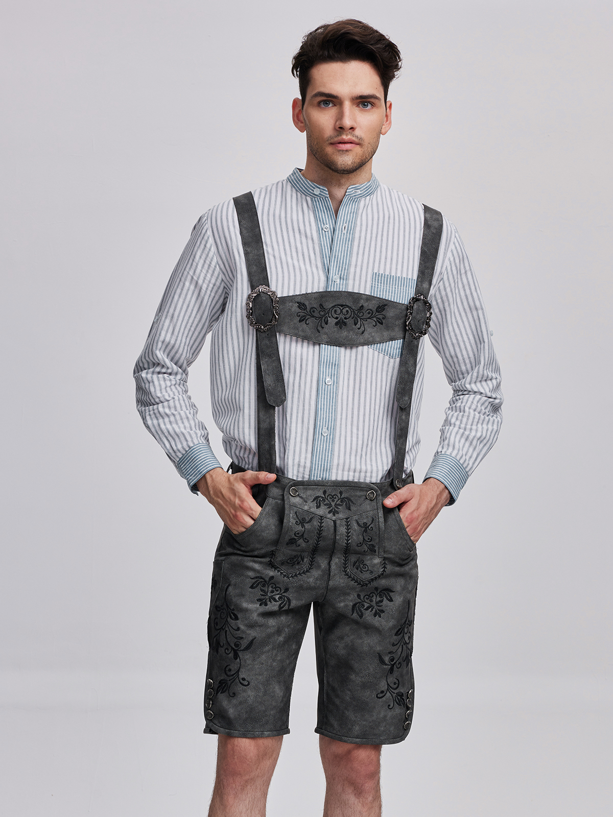 Traditionelles Dirndl in grau