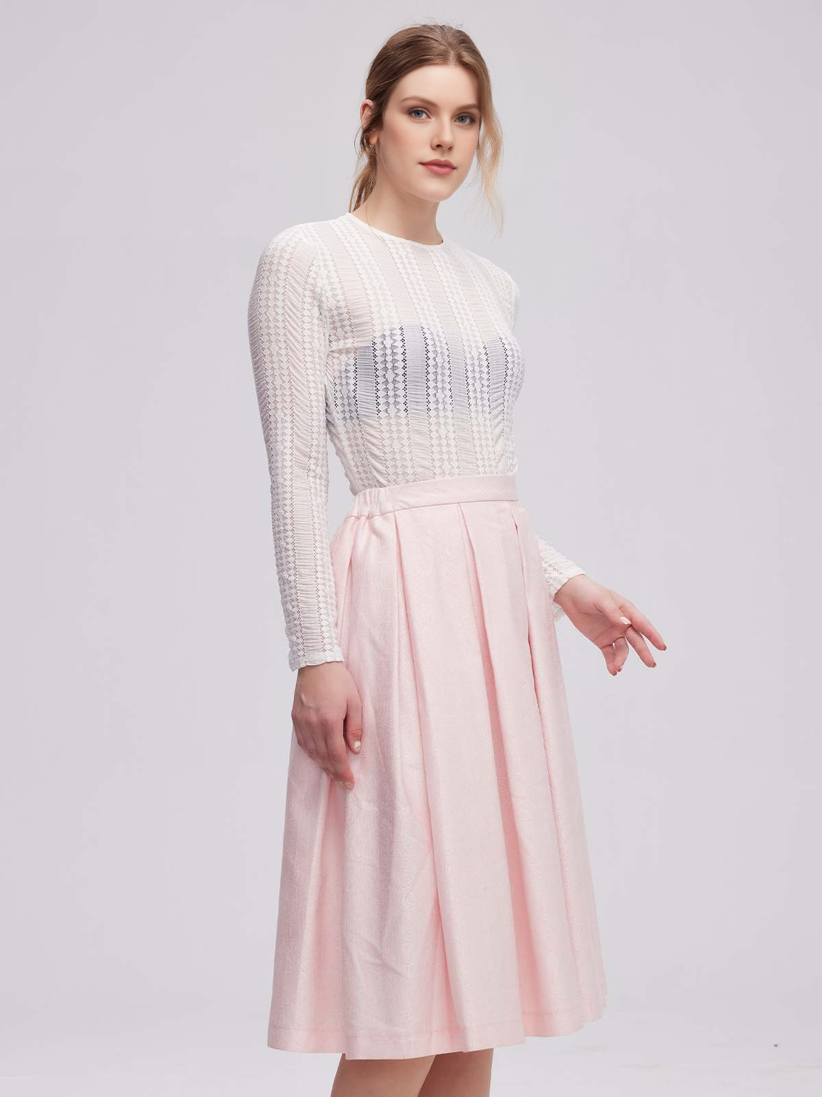 Dirndl Mini in modernem Design