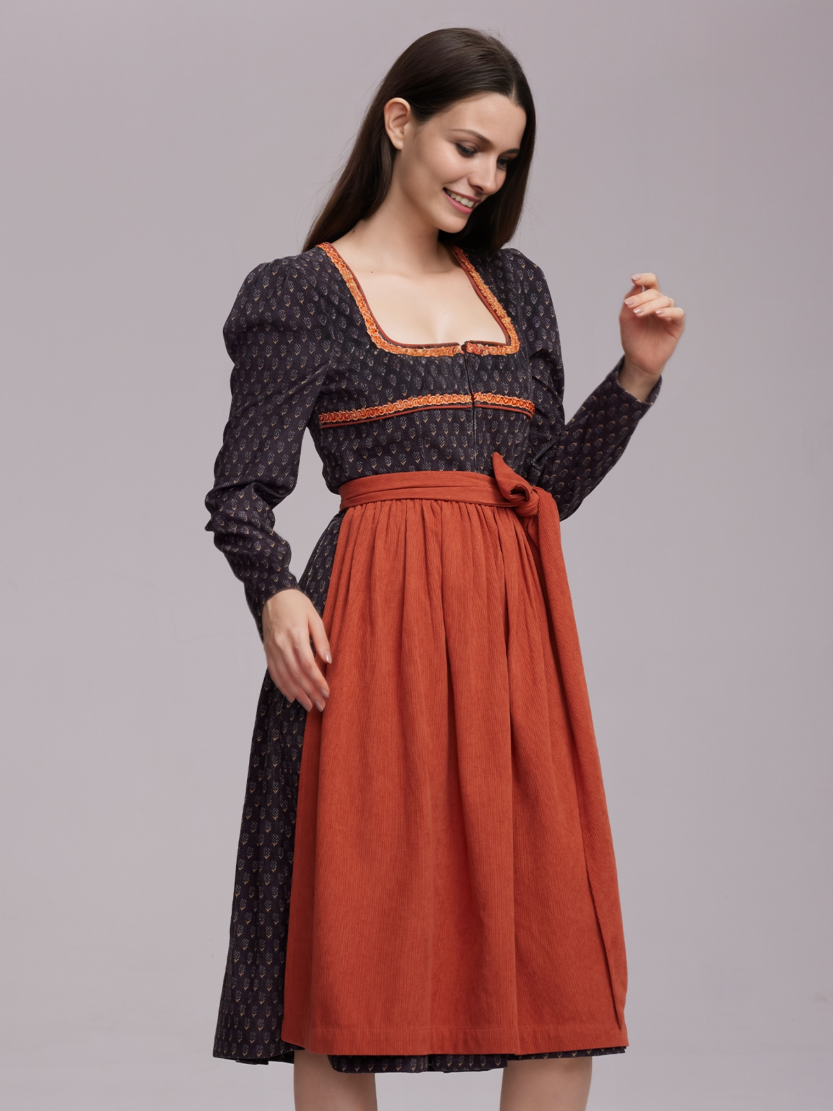 Dirndl Flieder in eleganter Ausführung