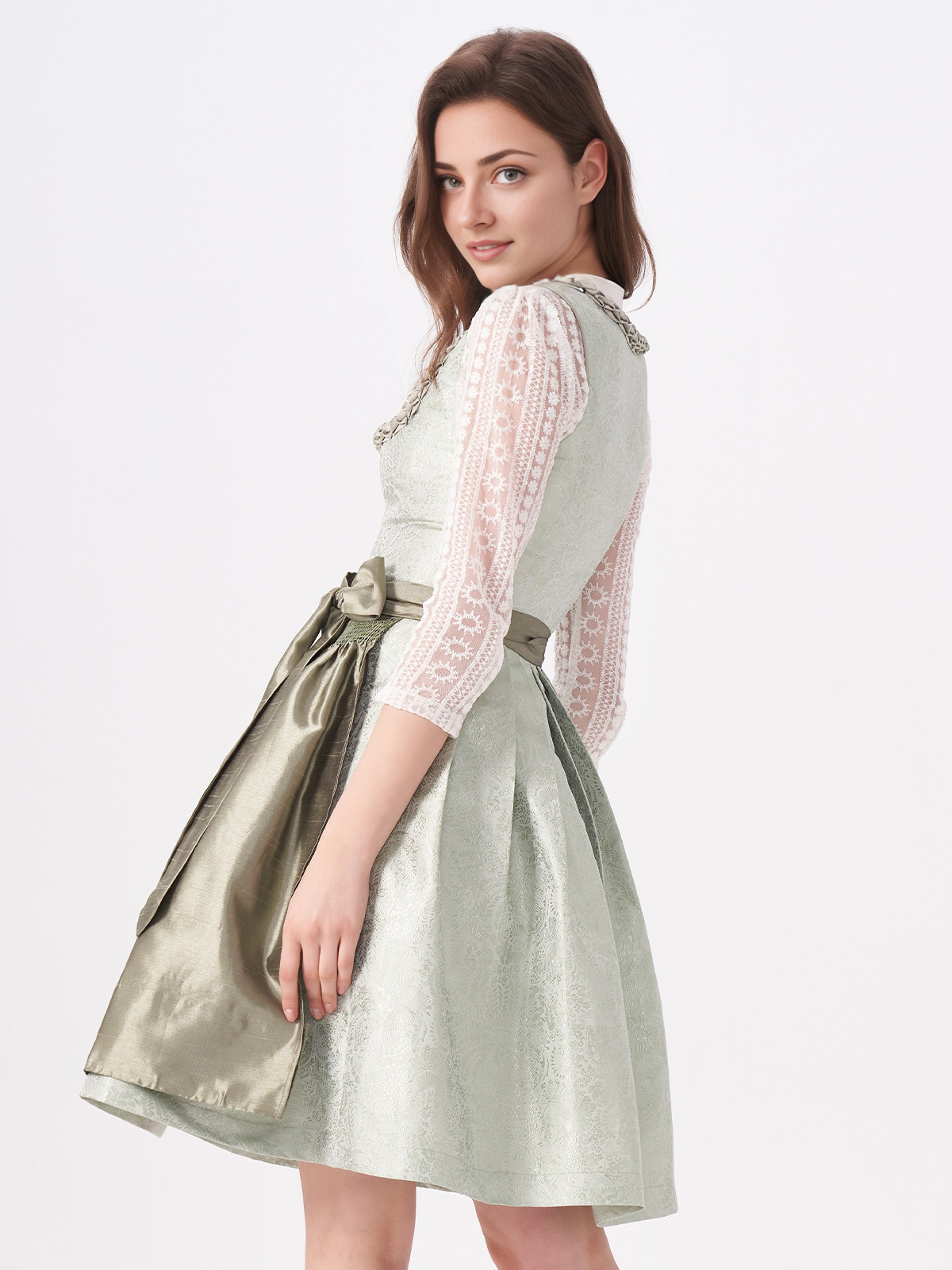 Grünes Samt-Dirndl mit floralen Details