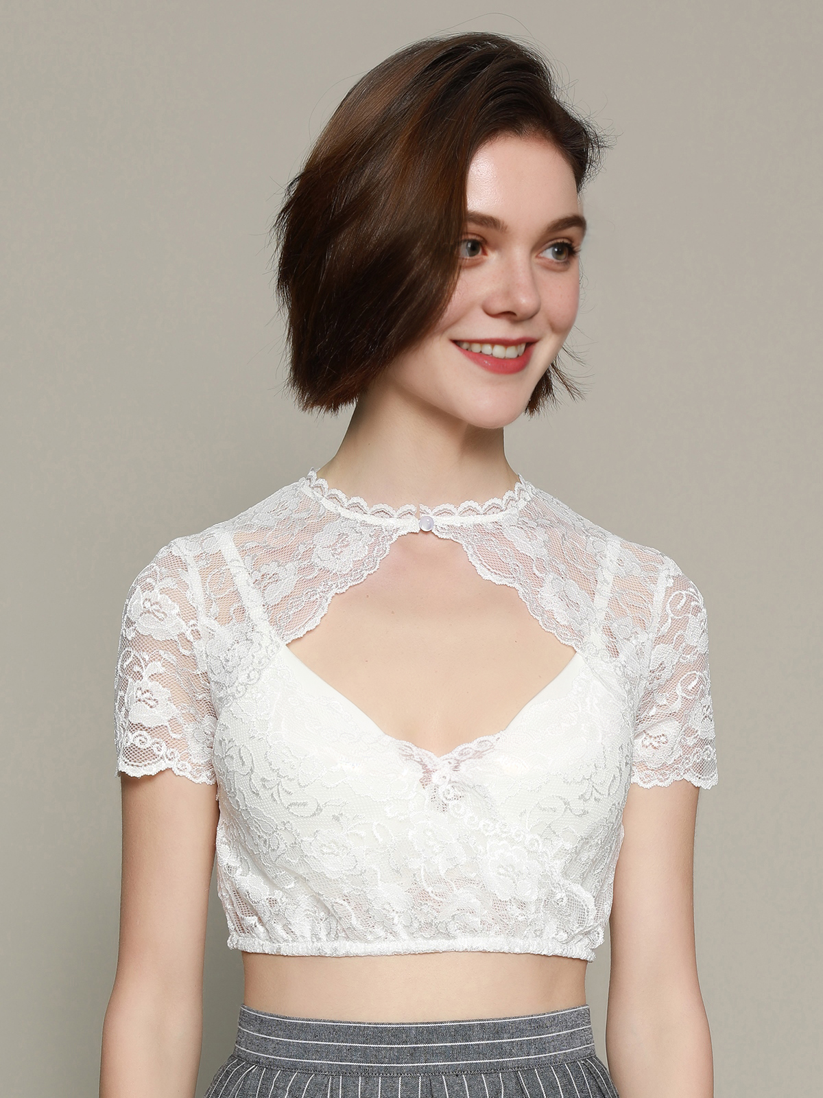 Dirndl violett mit weißer Bluse