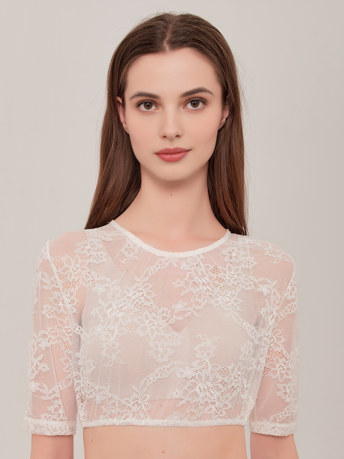 Elegantes schwarzes Mini-Dirndl mit weißer Bluse