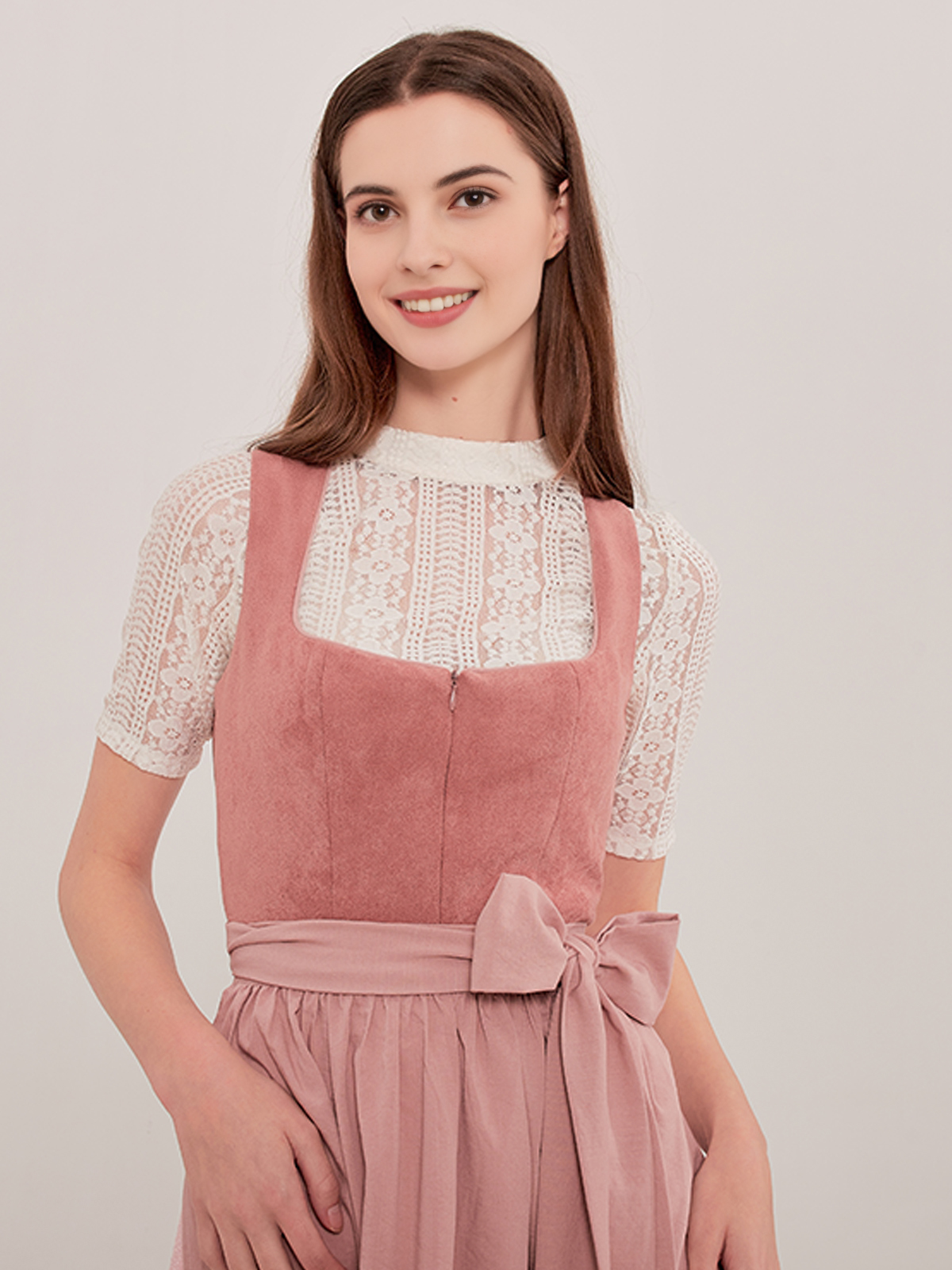 Dirndl in dunkelblau mit rosa Schürze