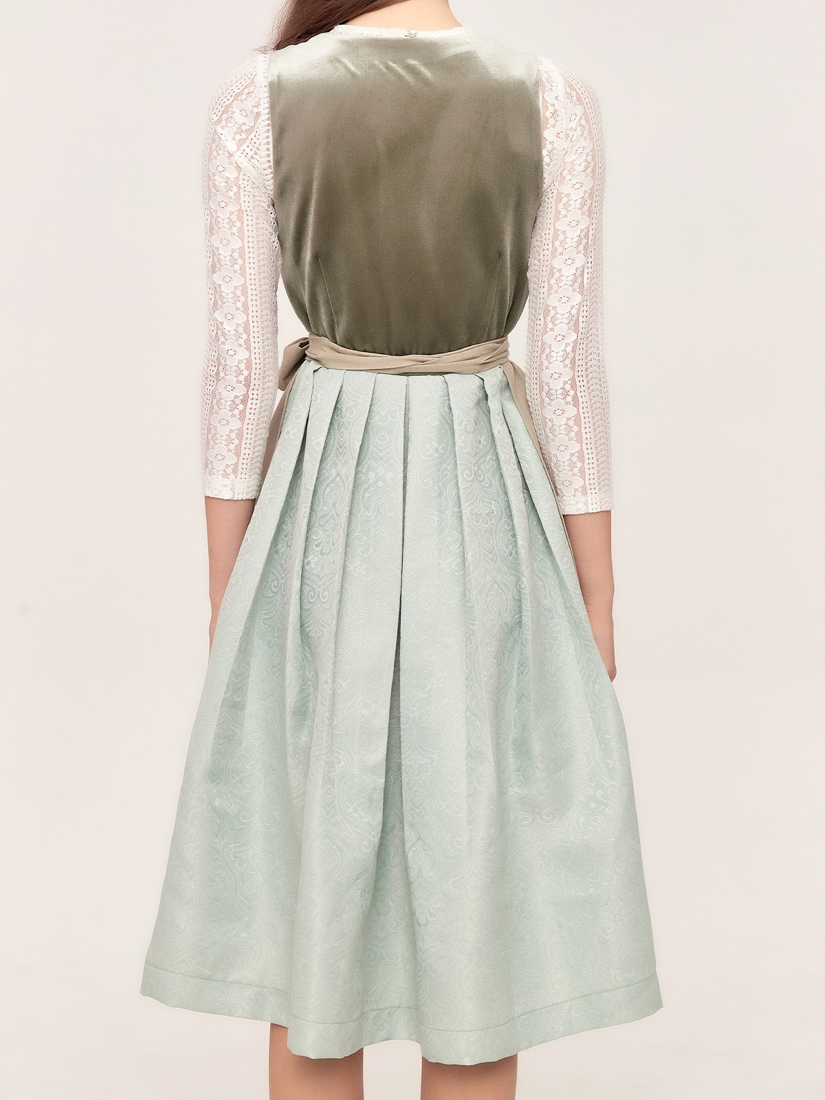 Modernes Dirndl in Grün
