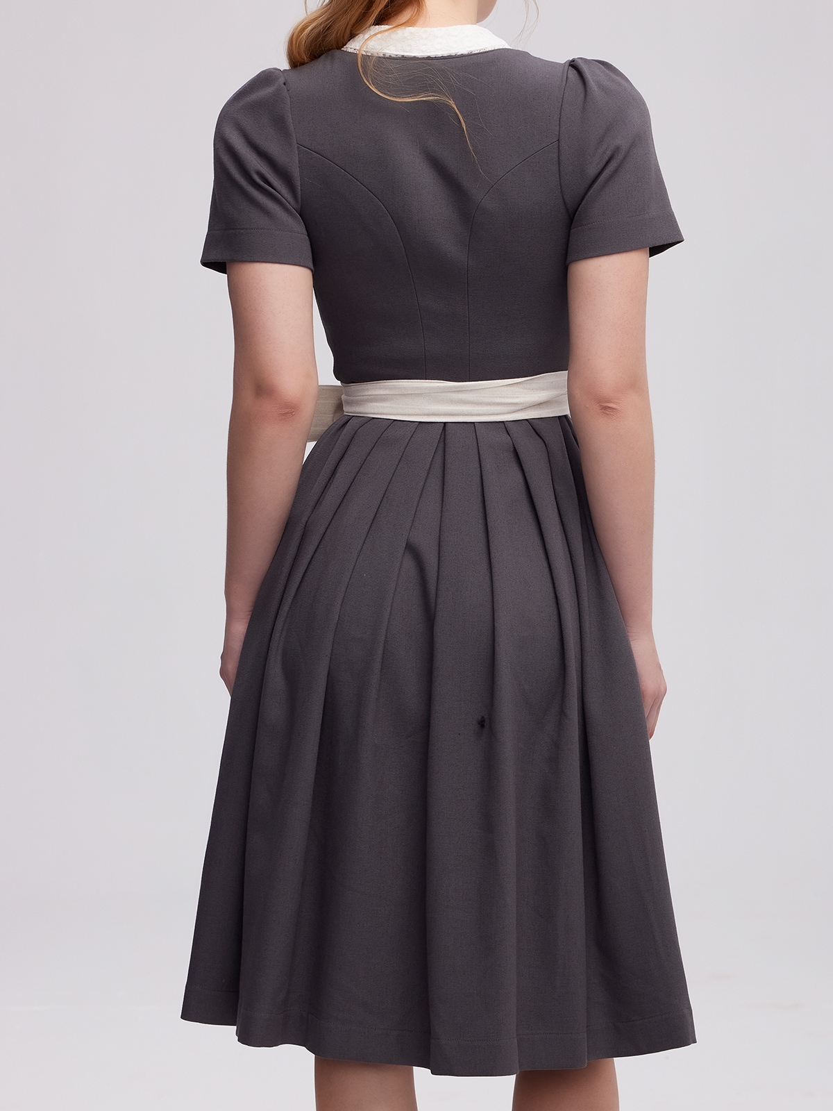 Traditionelles graues Dirndl von Ehreer