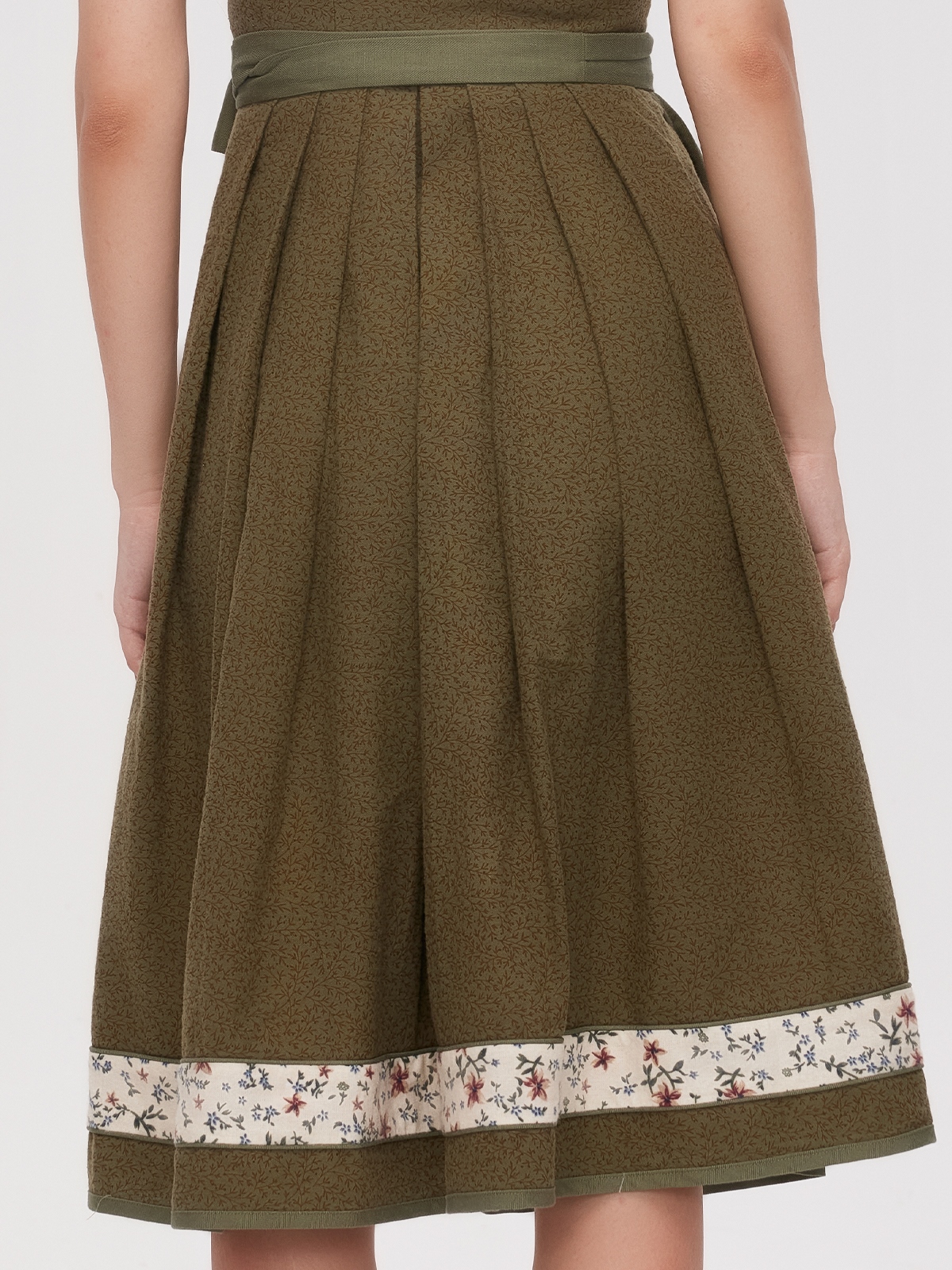 Dirndl aus Samt in Grün