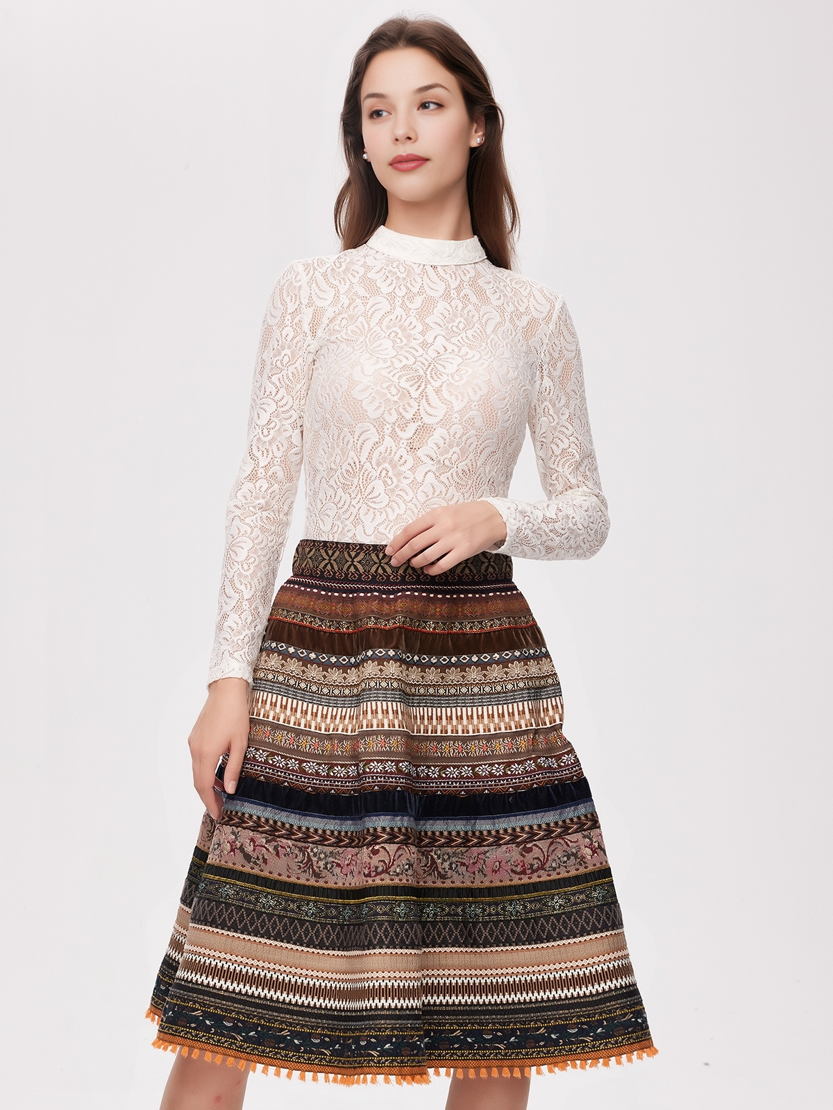 Dirndl Blusen hochgeschlossen in elegantem Design