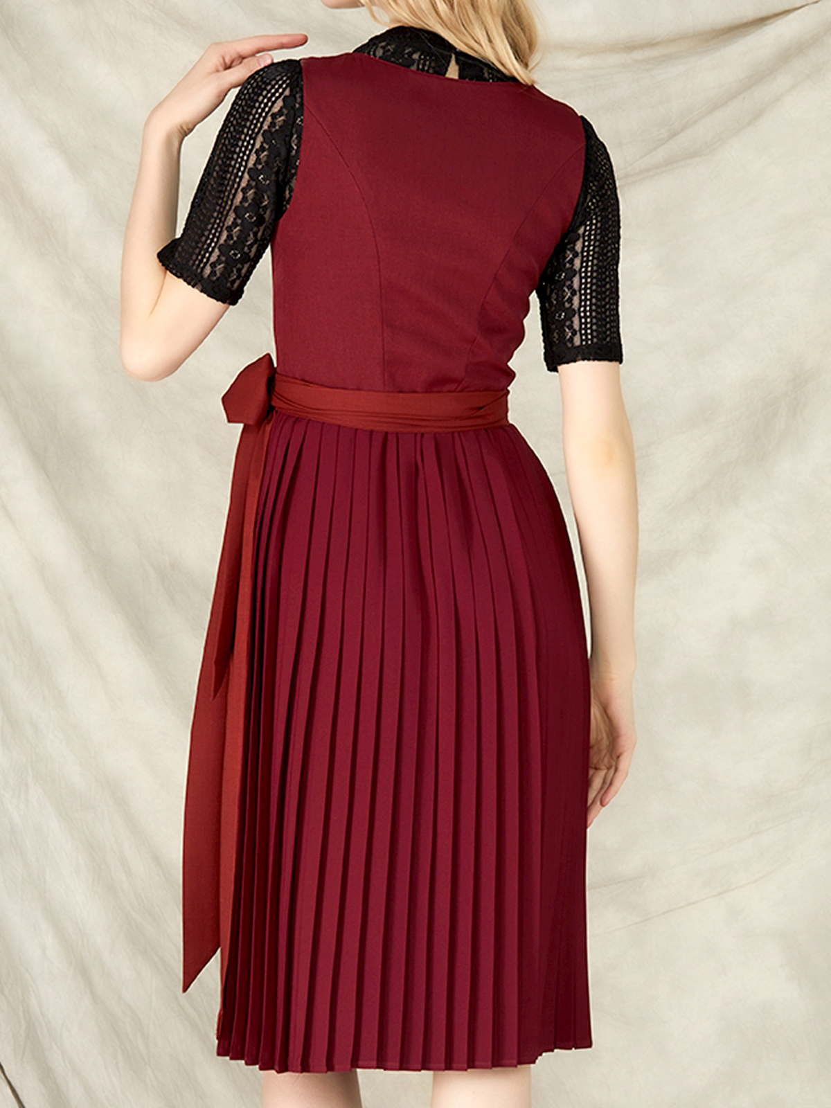 Dirndl mit Reißverschluss in Rot