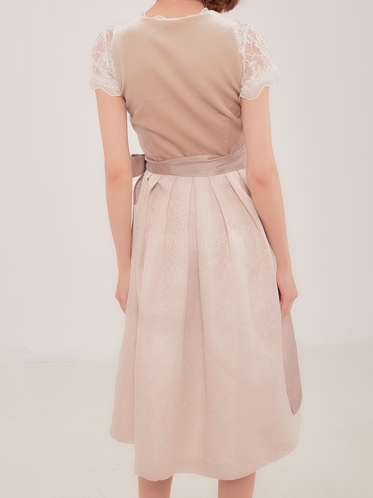 Dirndl Langarm in Braun