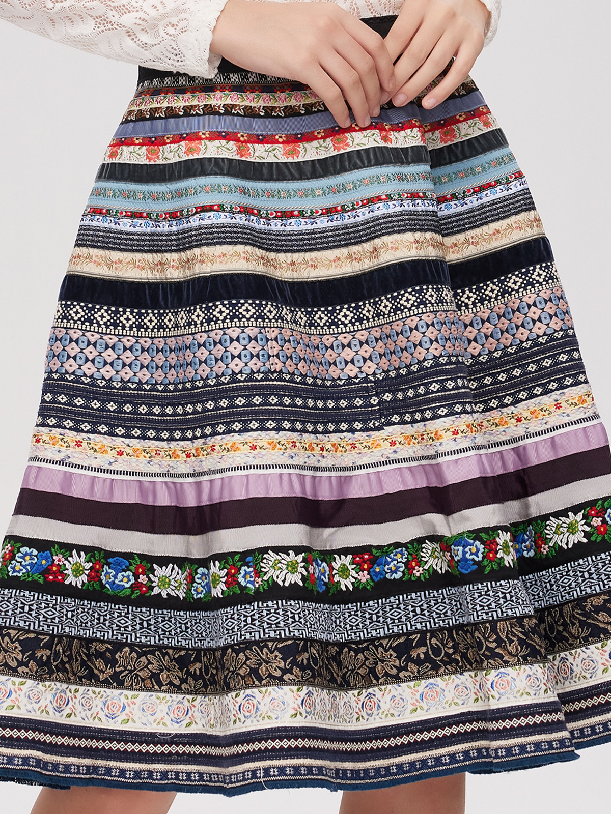 Stilvolles reduziertes Dirndl in Blau