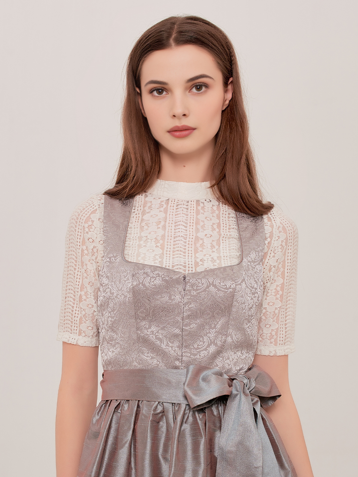Hochwertiges grünes Dirndl mit feinen Stickereien