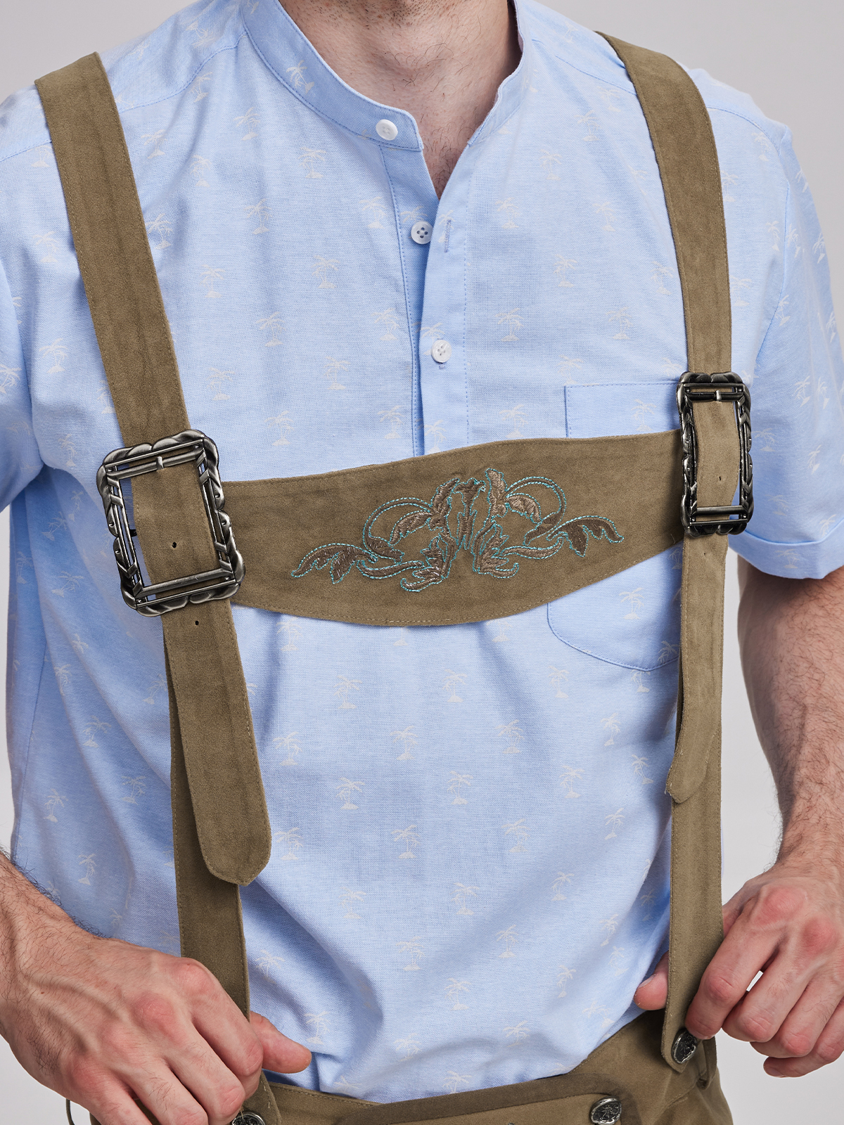 Dirndl mit großem Ausschnitt in Braun