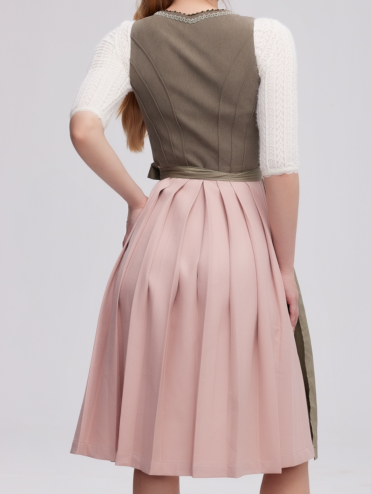 Dirndl Samt Rosa – Eleganz in Pink