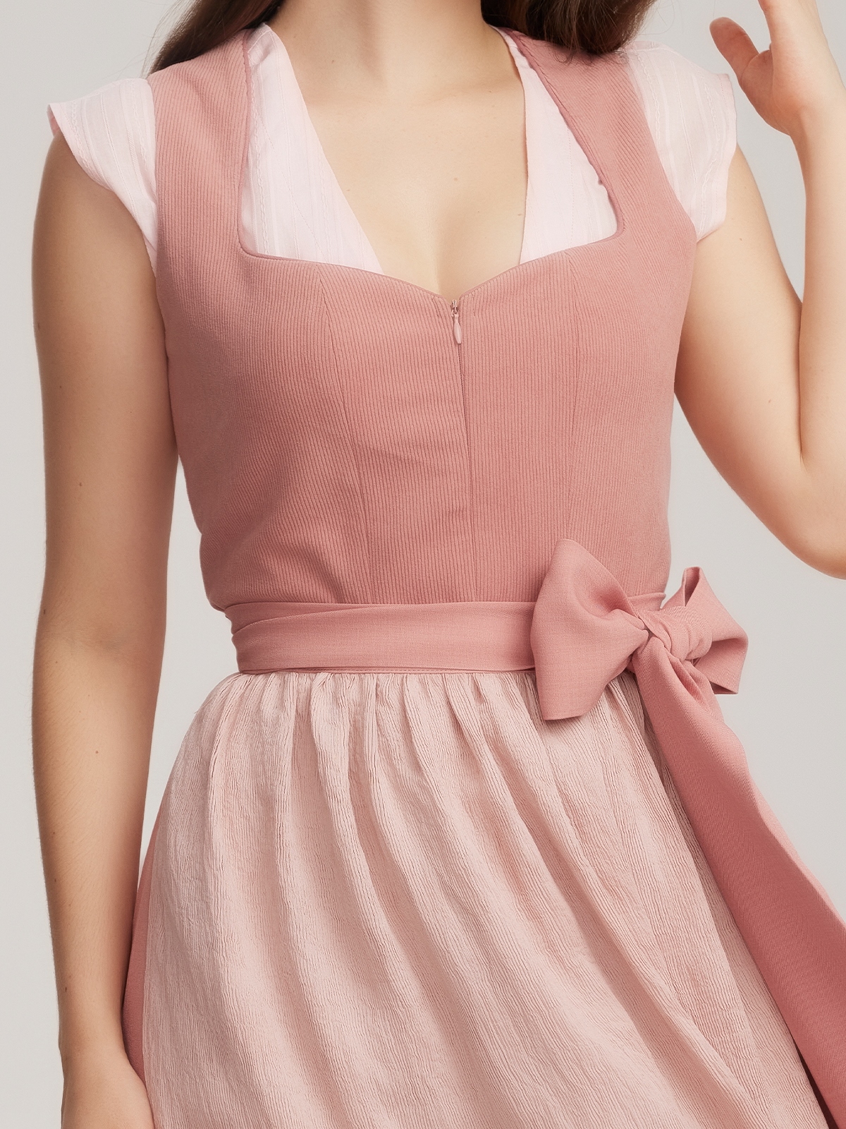 Dirndl in Rosa mit hochwertiger Verarbeitung