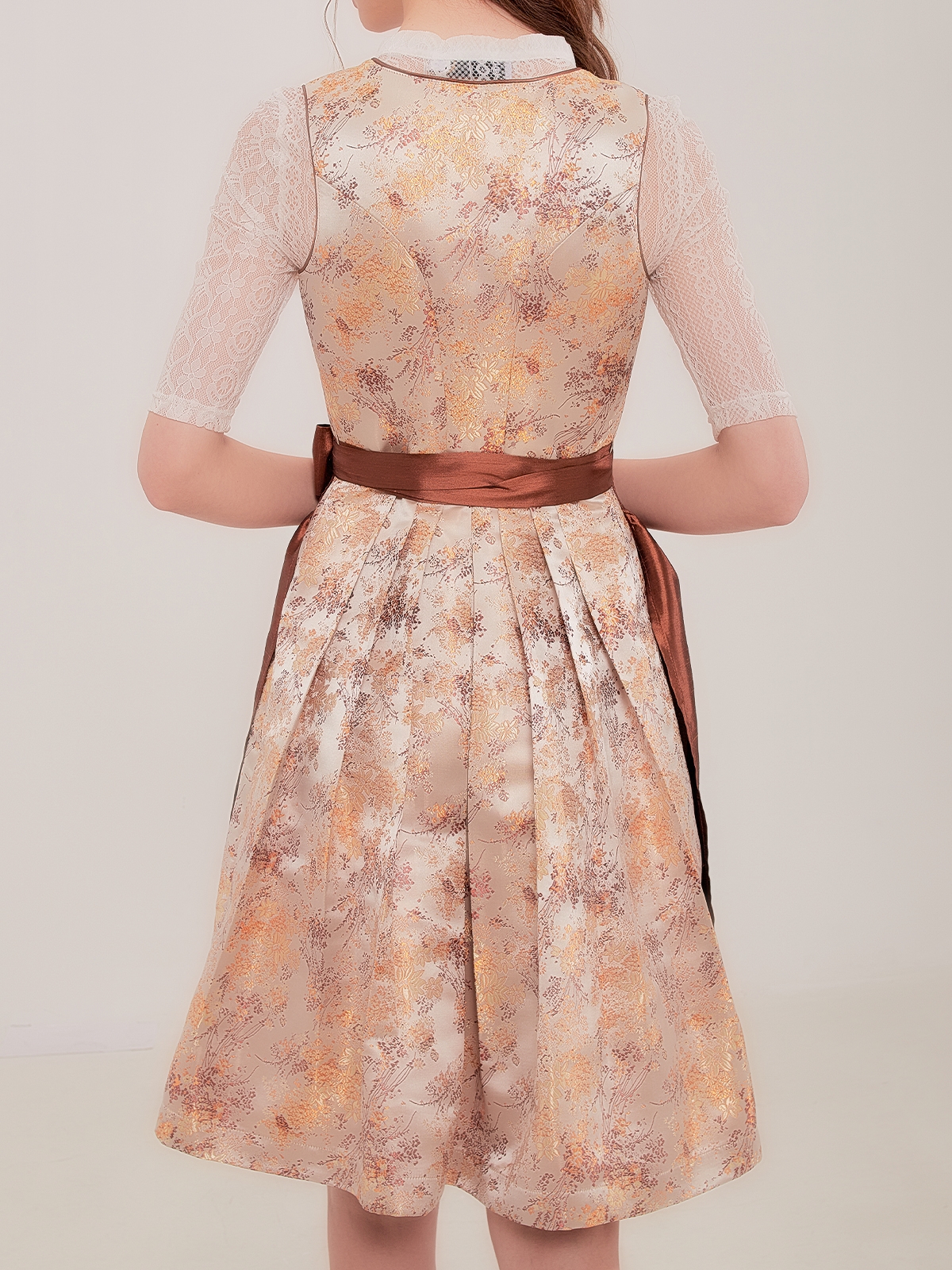 Dirndl in Gelb – Eleganz und Frische
