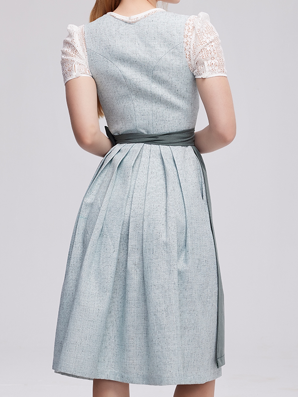 Modernes Dirndl in Grün