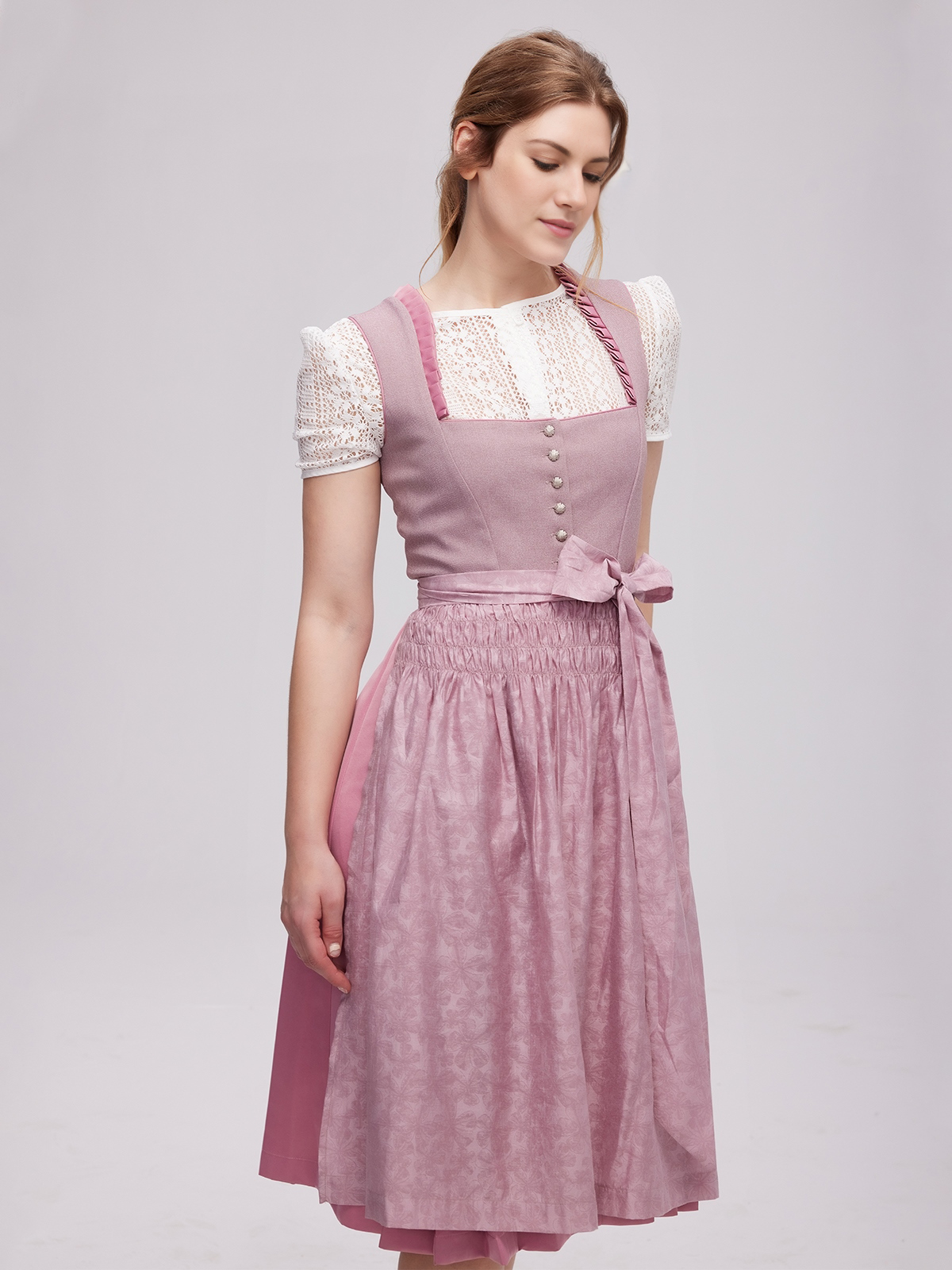 Dirndl weiß blau in lila Akzenten